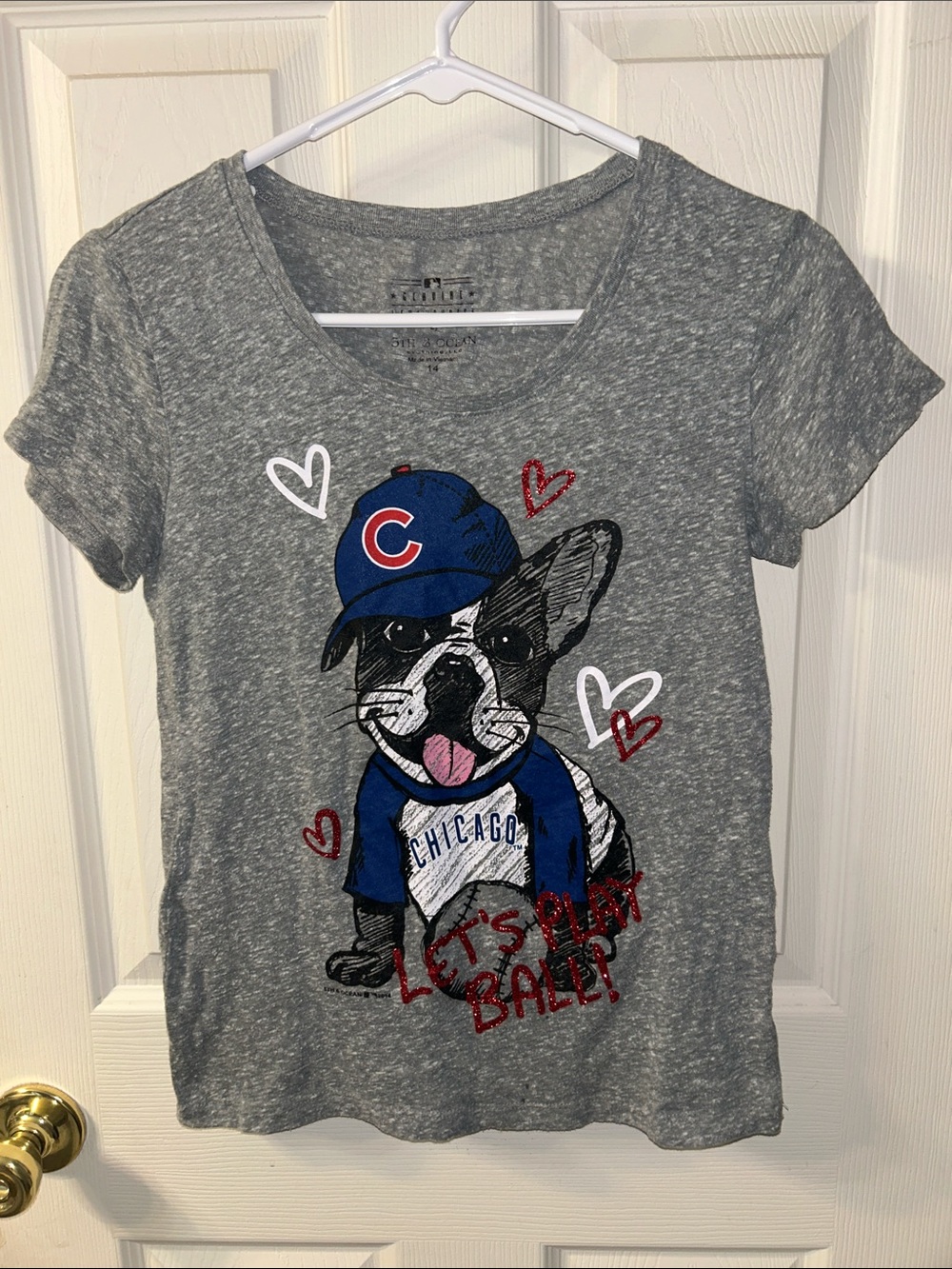 5th & Ocean Gray Tee with Blue Chicago Cubs Graphic